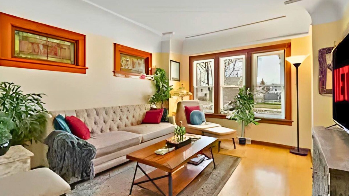 Milwaukee House | Milwaukee Bungalow - Old World Charm w/Modern Amenities! Hot Tub!