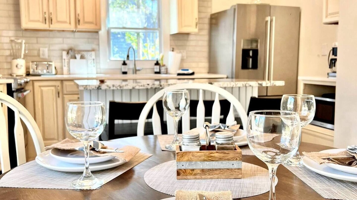 Charlotte House | Min to Panthers|Spectrum|Downtown|Fenced Yard|Dogs