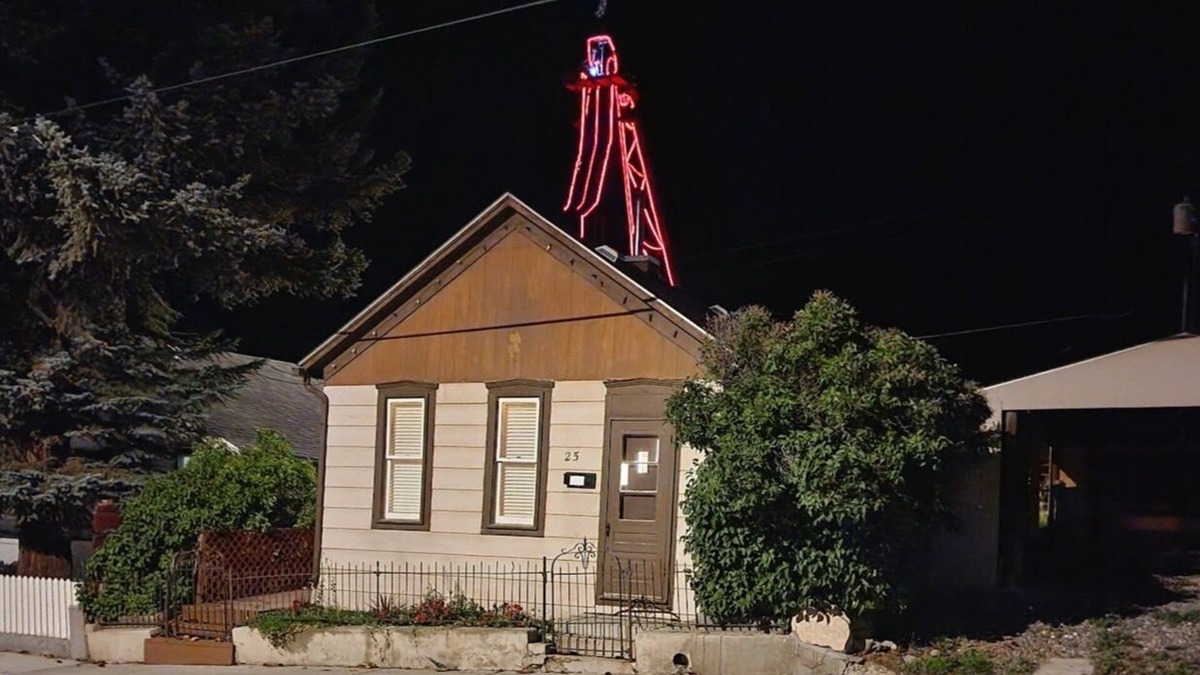 Butte Cottage | Miner's cottage adjacent to the Orignal stage and music complex