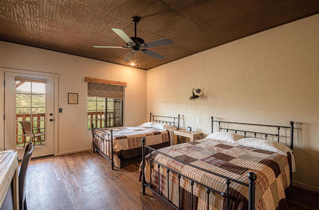 Tombstone Ski Chalet | Miners Cabin #3 -Two Double Beds - Private Balcony - Walk to the Action
