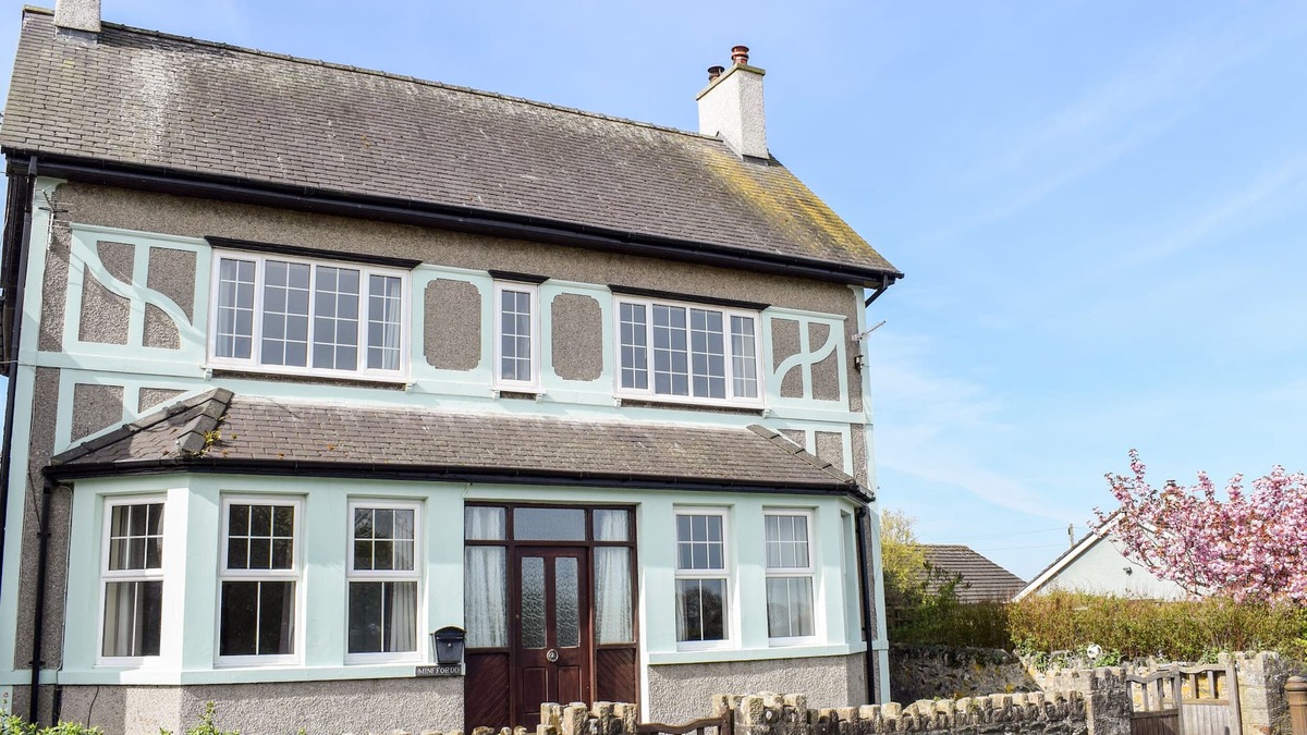 Newborough Cottage | MINFFORDD, pet friendly, with open fire in Newborough