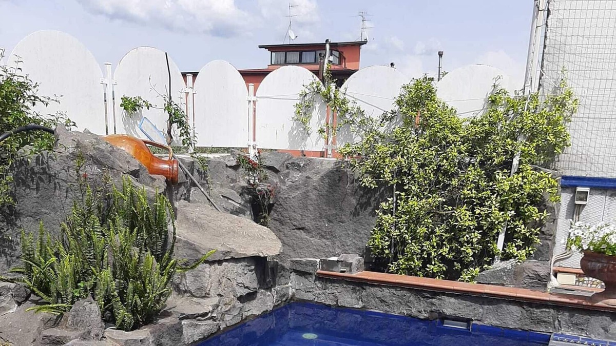 Terzigno Cabin | Mini appartamento romantico indipendente con giardino e piscina ad uso esclusivo