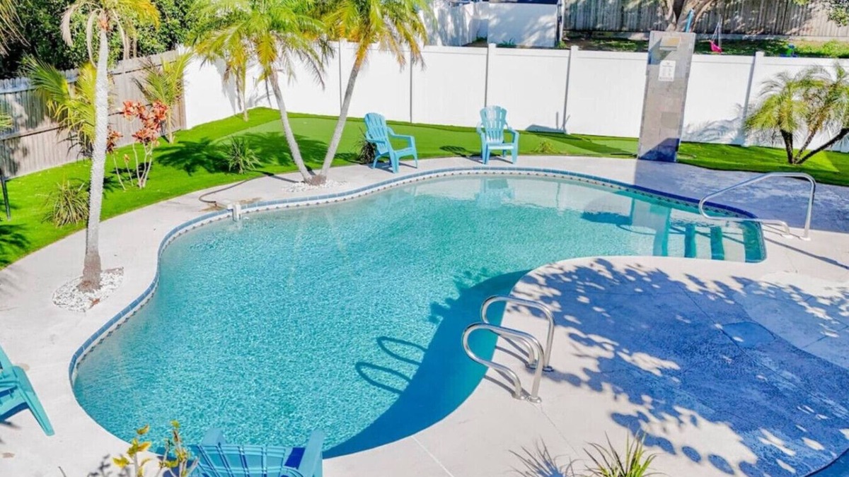 Largo Villa | Mini-Golf 2/1 with Heated pool.