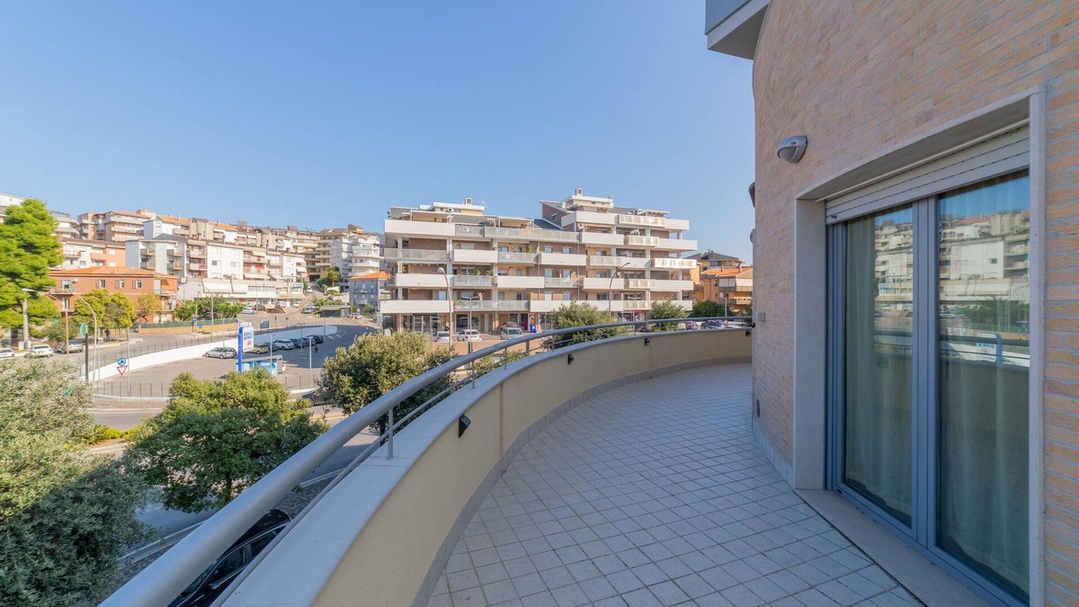 Vasto Apartment | Mini house with large terrace