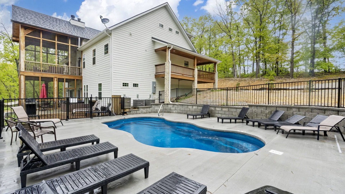 Ridgedale House | Mini private Resort Lodge! Private Pool & Hot Tub, Game Tables, Zip Line, 20 acres w/Walking Trails!