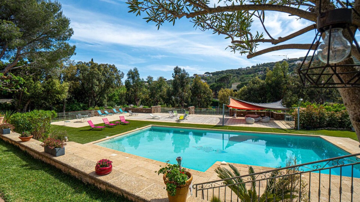 Sainte-Maxime Cottage | Mini-villa of 52 m² for 2-4 people with pool and spa, close to the beach