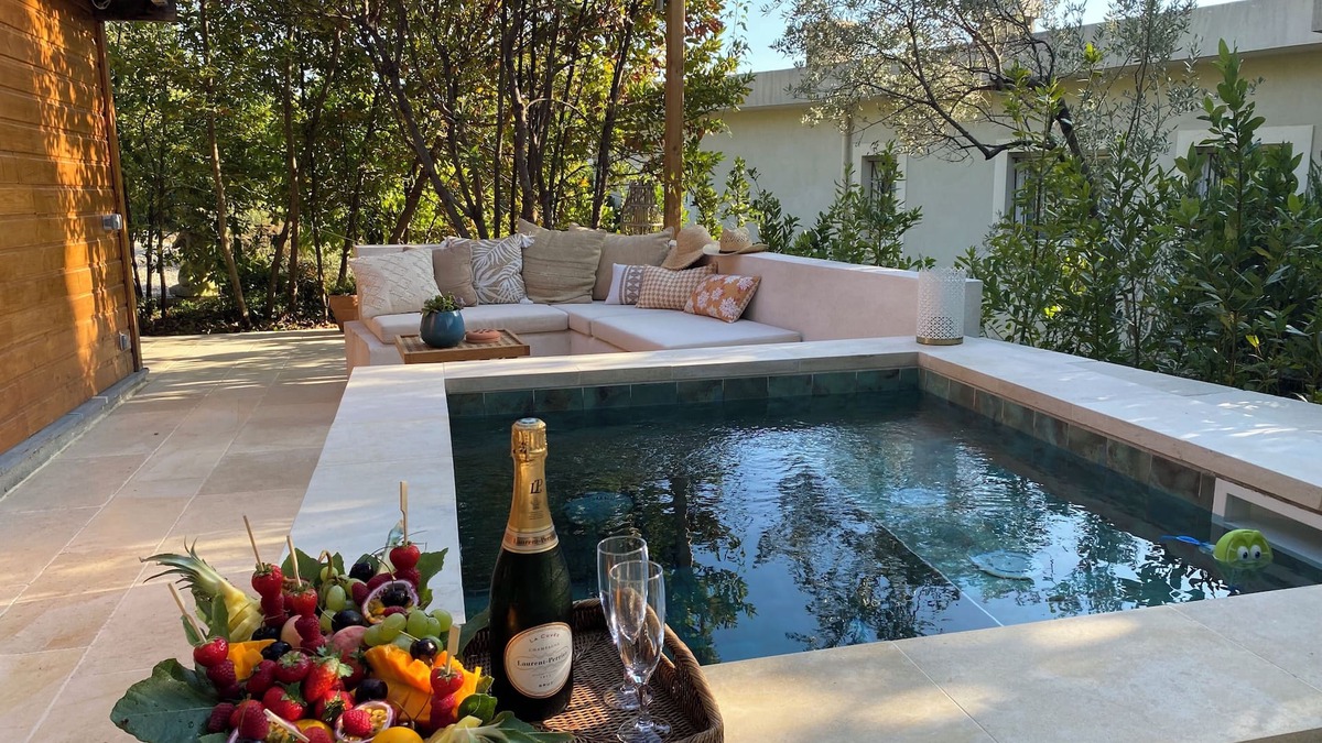 Cagnes-sur-Mer Ski Chalet | Mini Villa With Jacuzzi