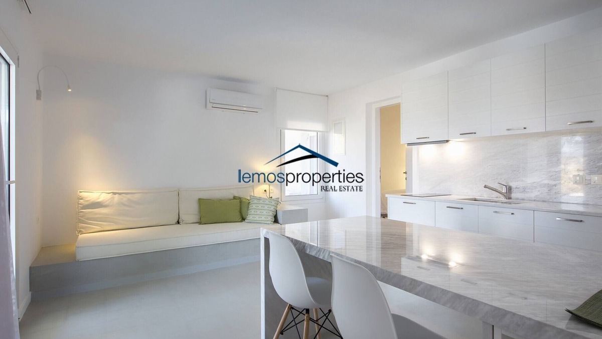 Koundouros Apartment | Minimal apartment with a swimming pool and sea view