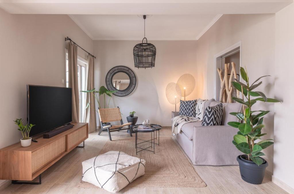Pasalimani Apartment | Minimal Retreat w/Watercoloured Sunset View