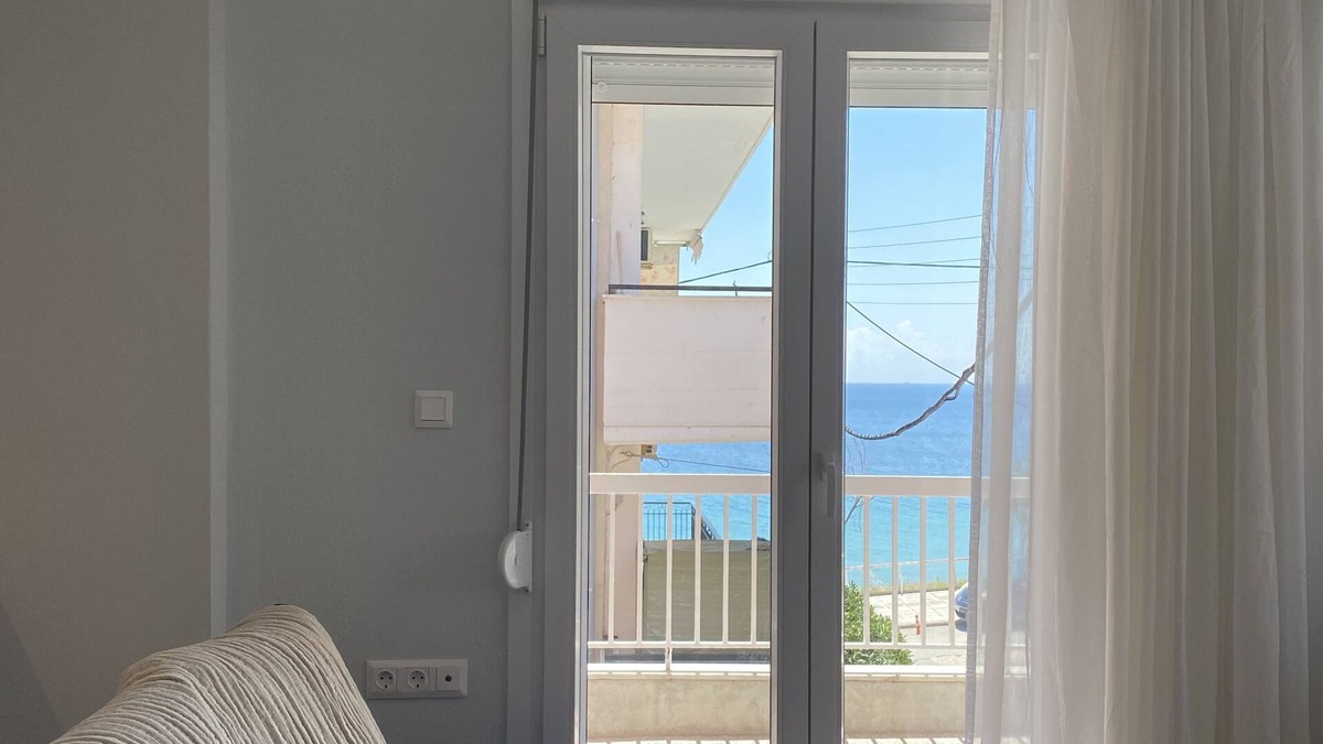 Kallikratia Apartment | Minimal sea view apartment in Halkidiki