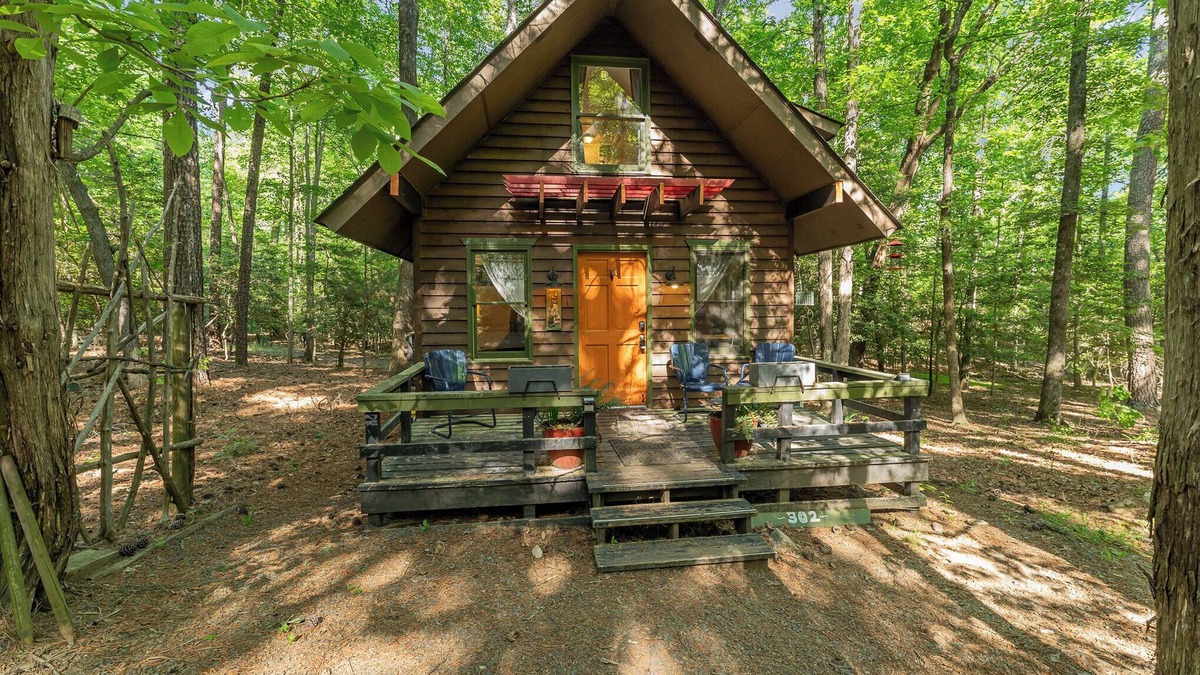 Bynum Cottage | Minimalist Cabin in the wood mins drive to lake