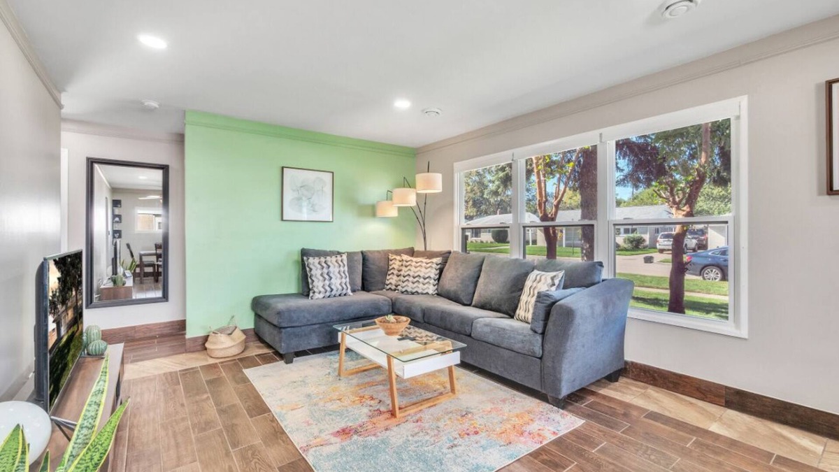 Madison Heights House | ★Minimalistic and Stylish Ranch w/Privacy Fence & No Stairs★ Metro Detroit