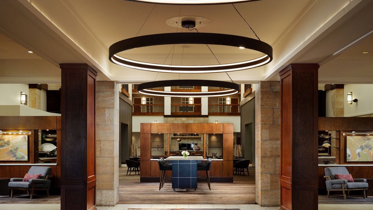Brooklyn Park Hotel | Minneapolis Marriott Hotel & Conference Center