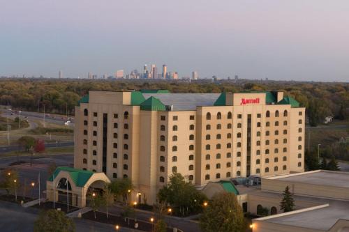 Brooklyn Park Hotel | Minneapolis Marriott Northwest Hotel & Conference Center