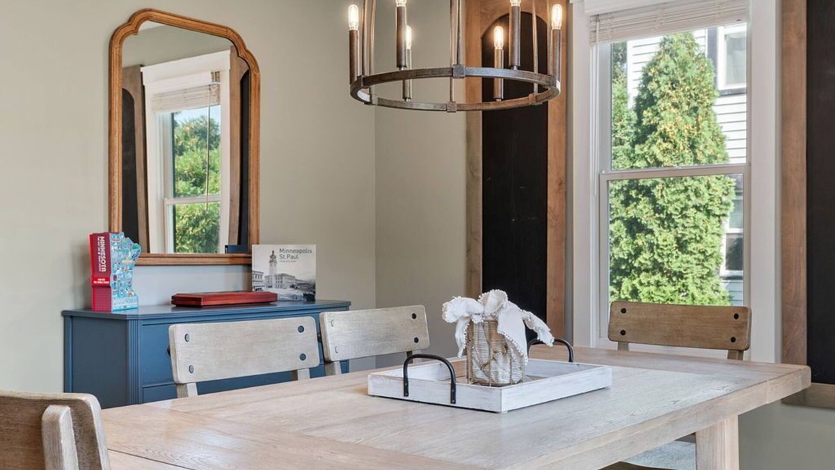 Chaska House | MINNeSTAY* Chaska Charmer
