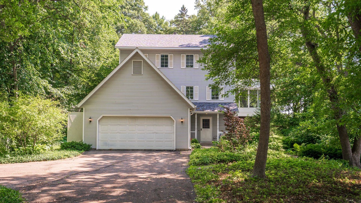 Chaska House | MINNeSTAY* Hazeltine Hideaway