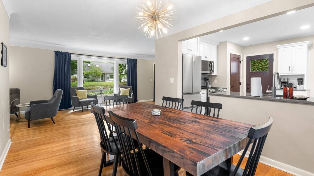 Linden Hills House | MINNeSTAY* Minikahda Vista | Hot tub