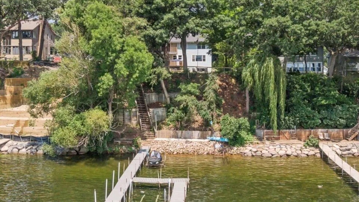 Navarre House | MINNeSTAY* Minnetonka Dream