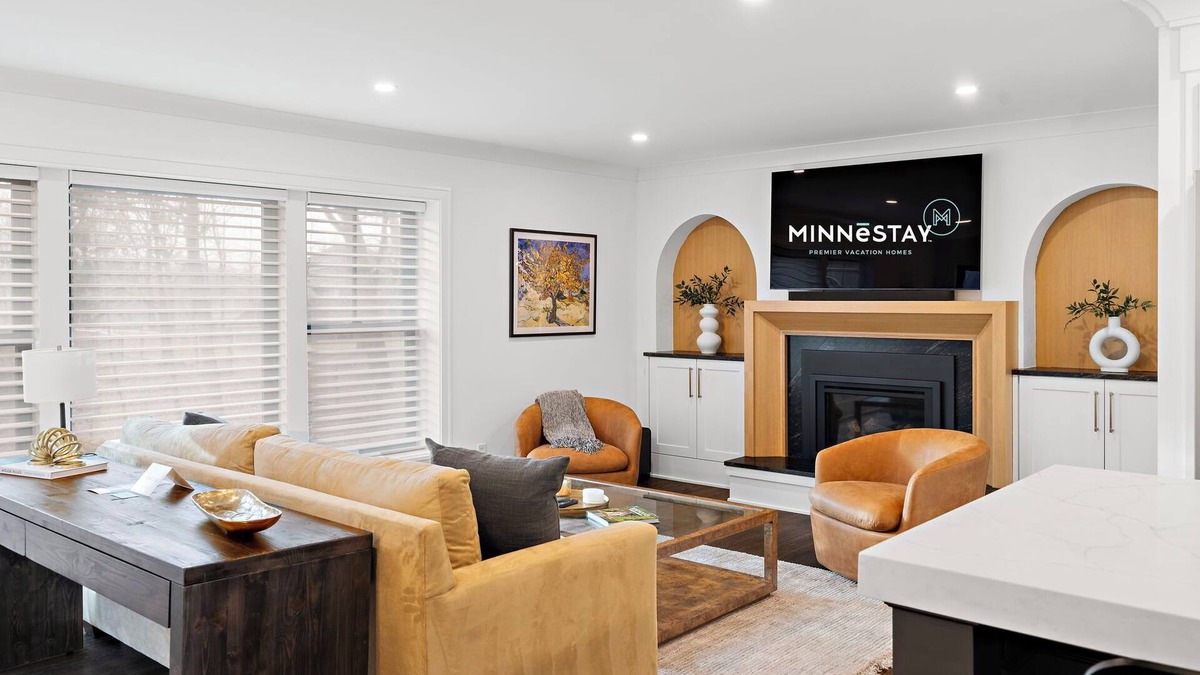 Wayzata House | MINNeSTAY* Wayzata Cove