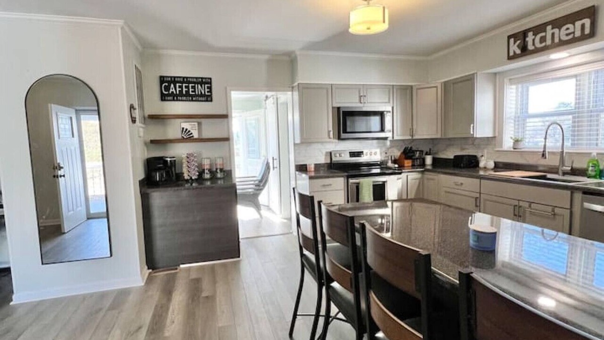 Colfax House | Mins from PTI Airport/Triad Park/market