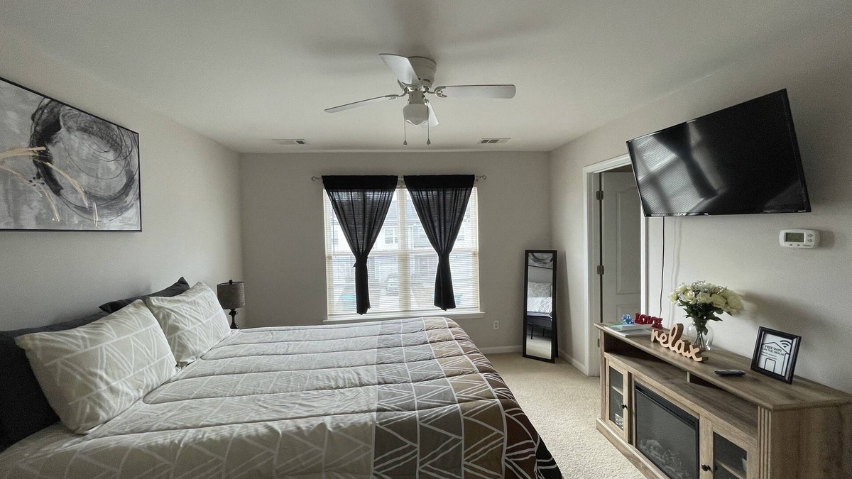 Port Wentworth House | Mins to airport and shopping! 5 Star clean!13miles from downtown!