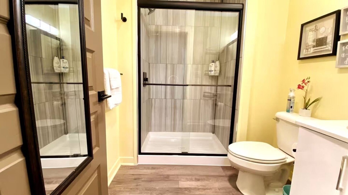 Midtown Apartment | ~Mins to DMC/Perfect for Monthly stays!