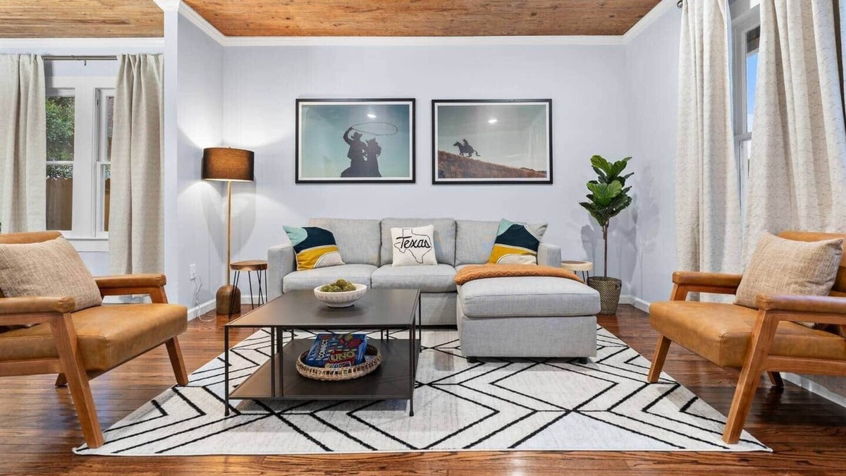 Highland Park House | Mins to Downtown | Chef's Kitchen | BBQ | Games