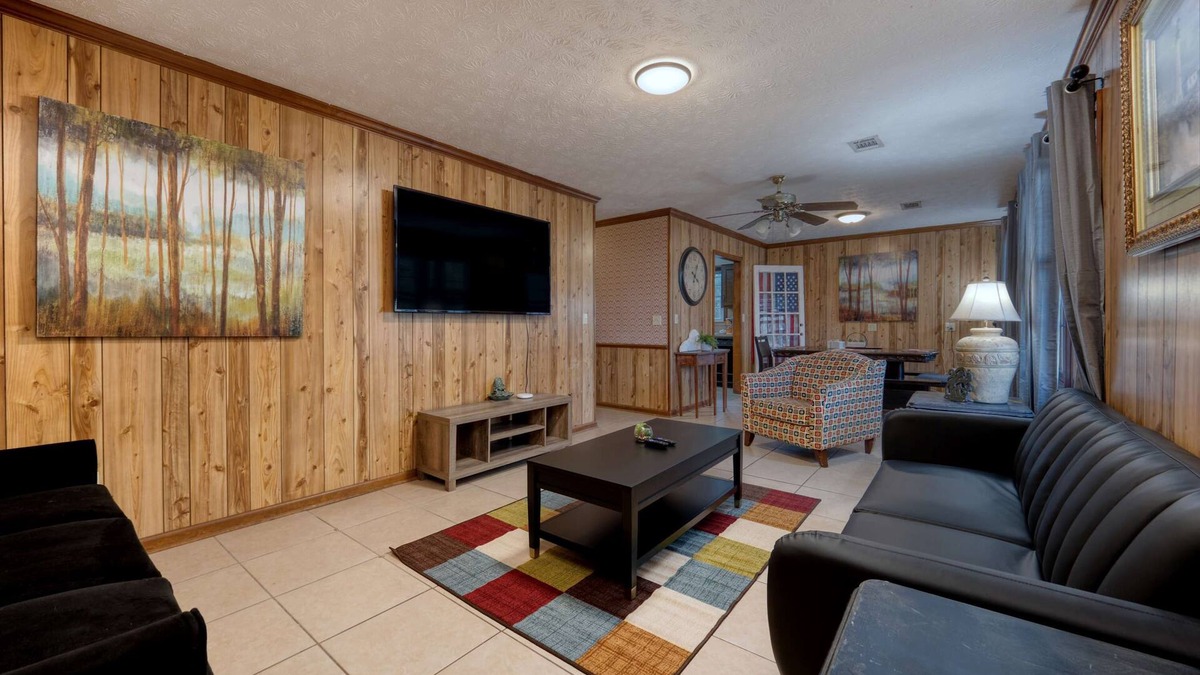 Columbus House | Mins to Ft Moore - The Columbus Cottage Guesthouse