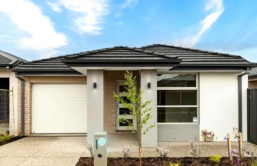 Berwick House | Minta Estate Berwick 4 bedroom house, no sharing