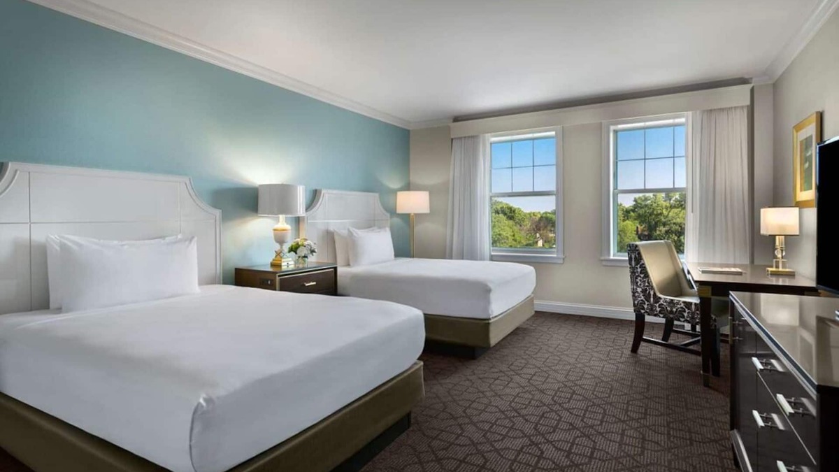 Central West End Hotel | Minutes away from Missouri Botanical Garden! 4 Spacious Rooms, Pet-Friendly