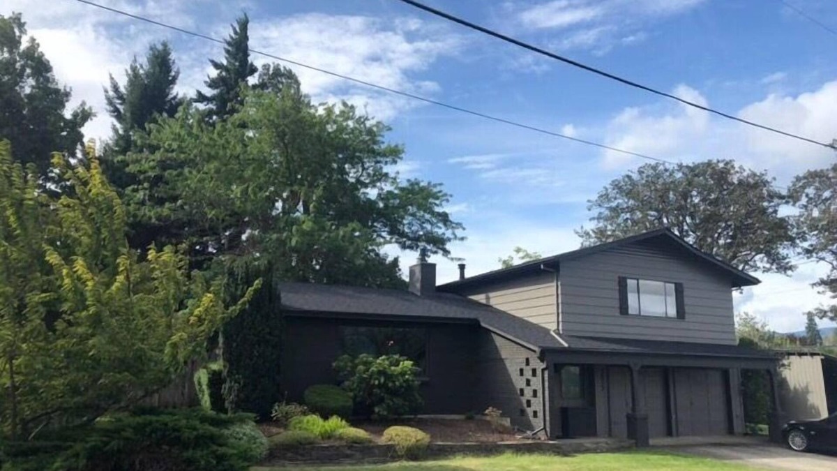 Hood River House | Minutes from Downtown, Fenced Backyard, A/C