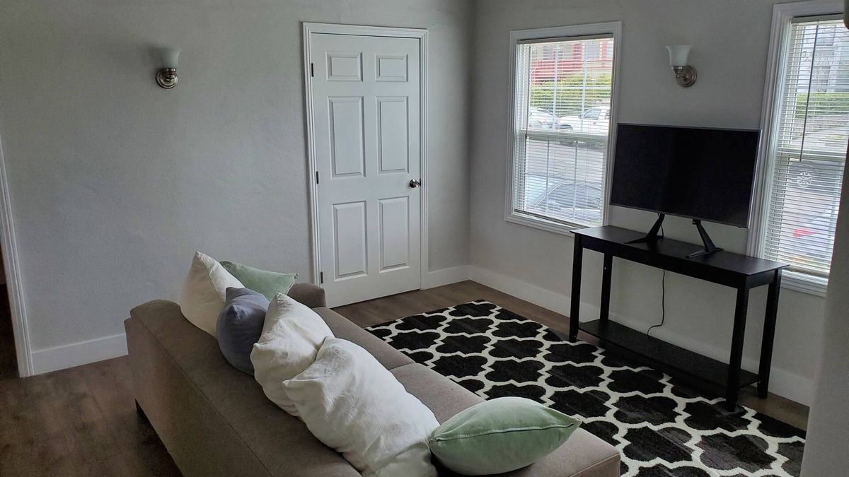 Vallejo House | Minutes from Napa and SF. 2 bedroom house with bay views