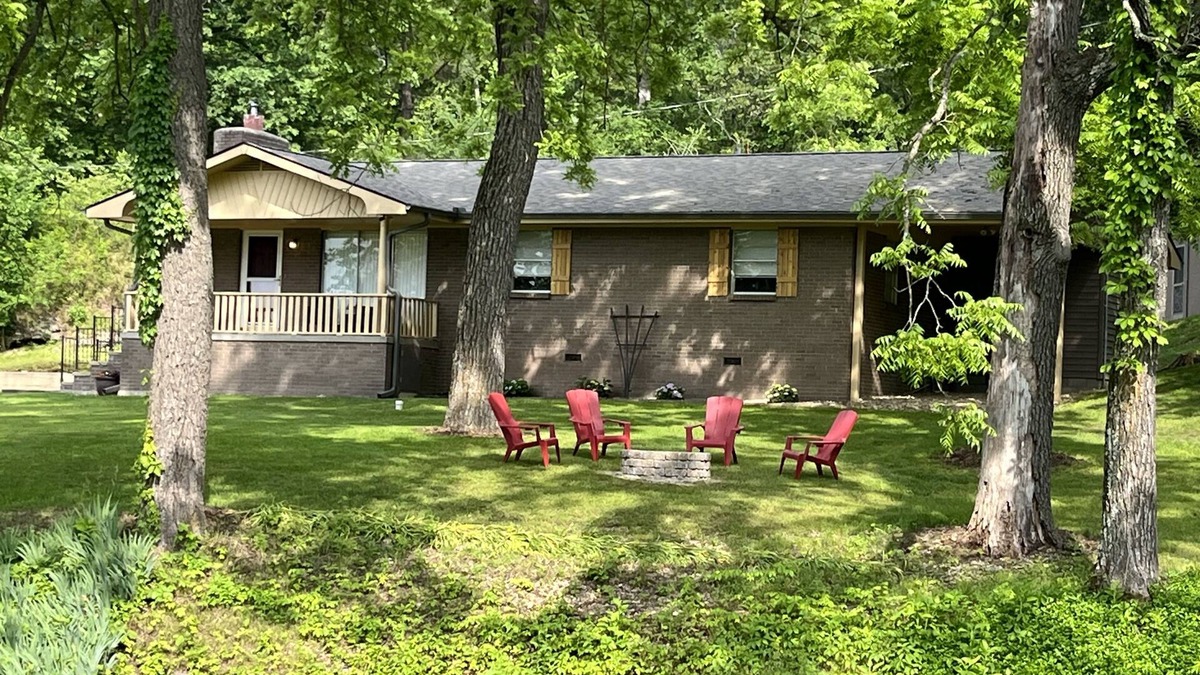 Proctor House | Minutes from the Illinois River, Welcome to Native Springs!