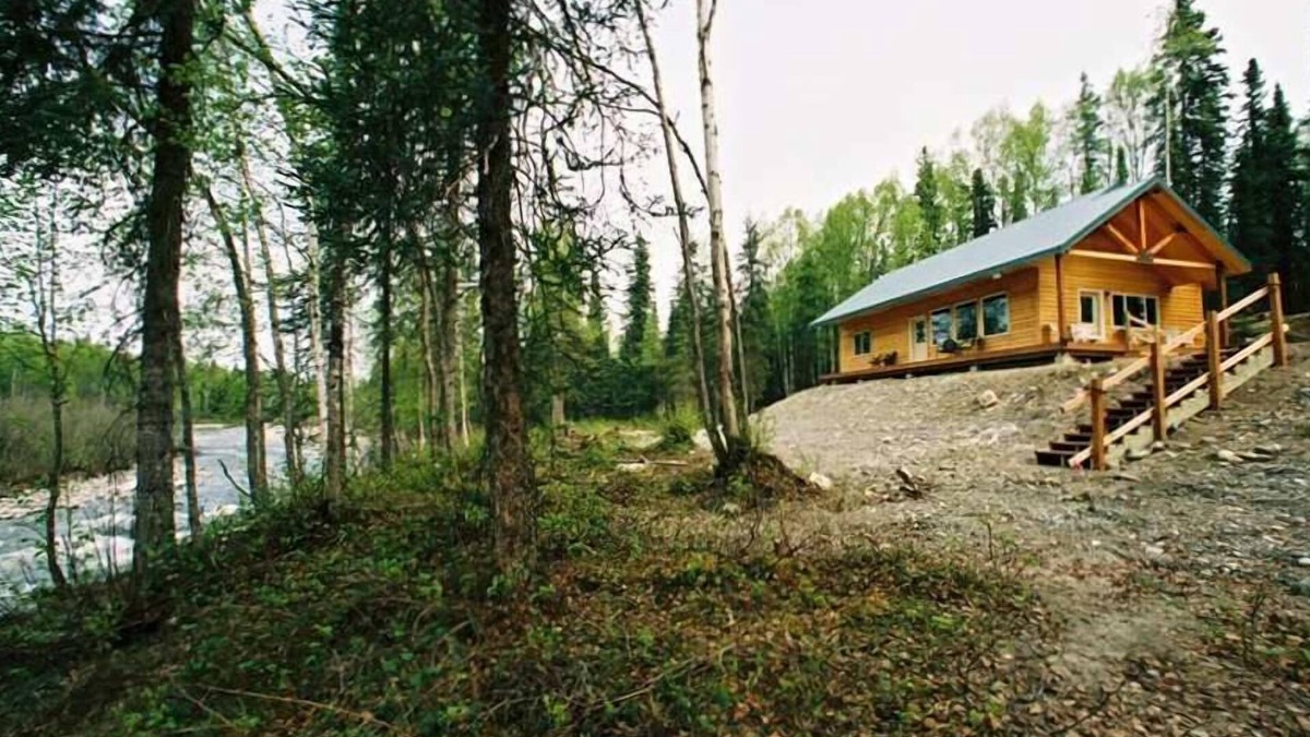 Willow House | MINUTES OFF PARKS HWY/RIVERFRONT ON 27 ACRES/WILLOW CREEK INN