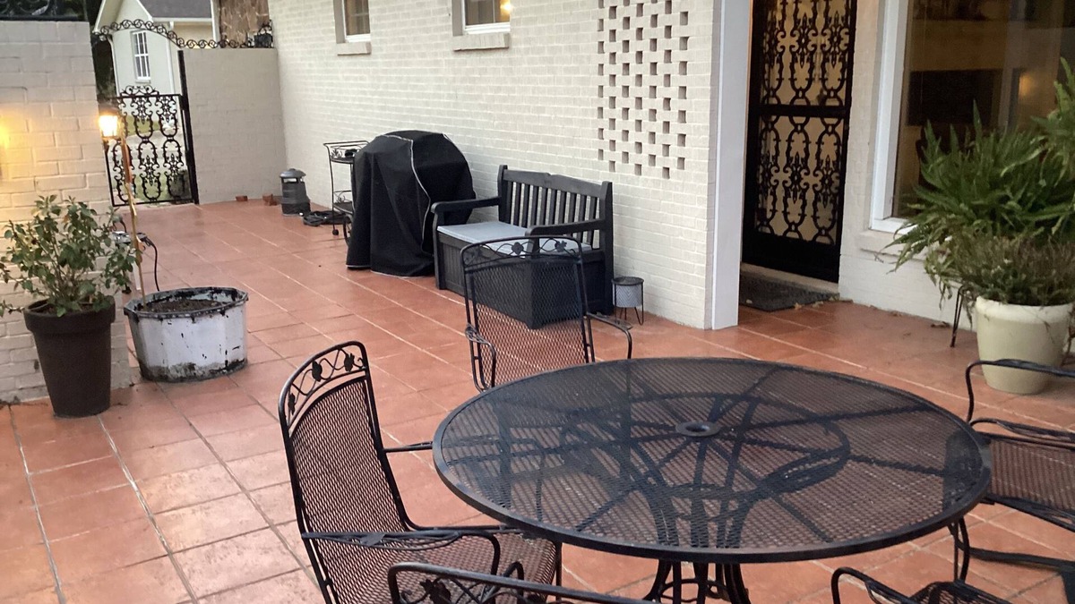 Grenada Apartment | Minutes to Grenada Lake, Restaurants, and Golf Courses.