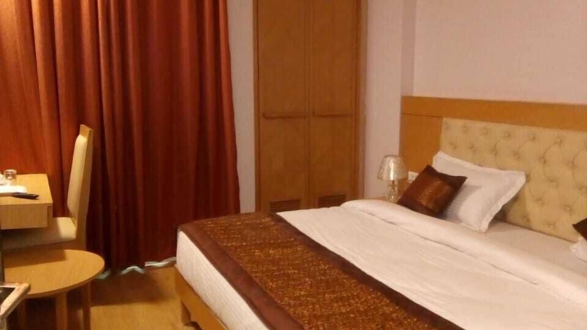 Dwarka Hotel | Mira International