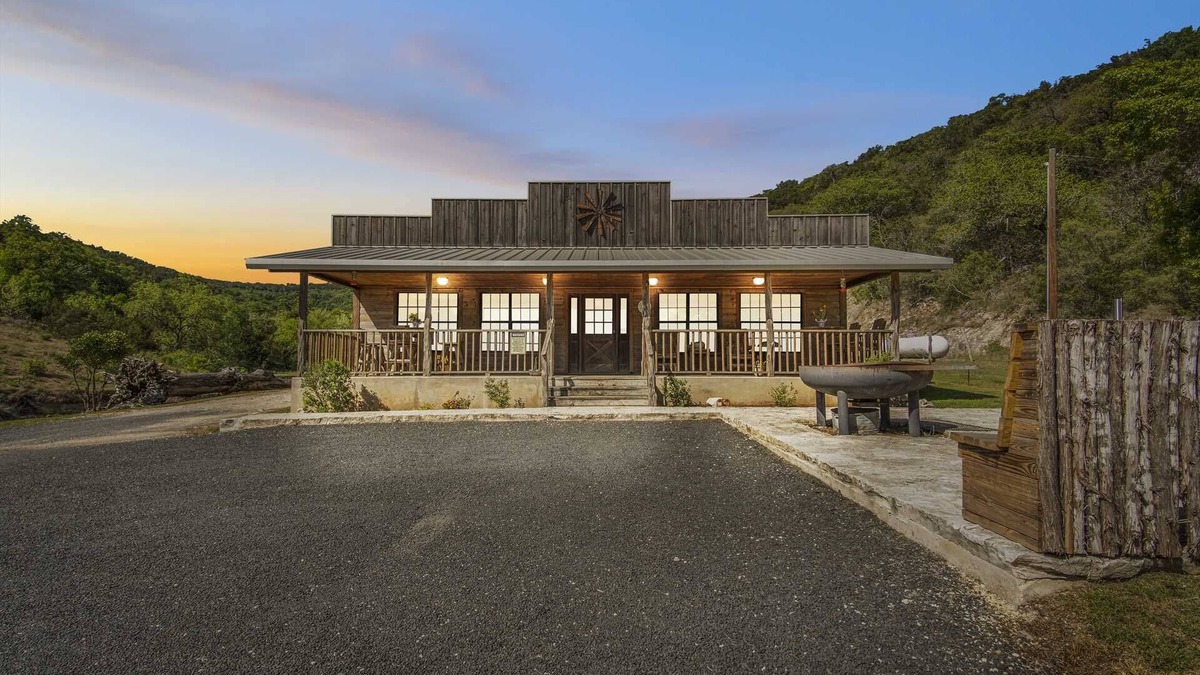 Leakey Cabin | Miracle Springs Ranch Lodge