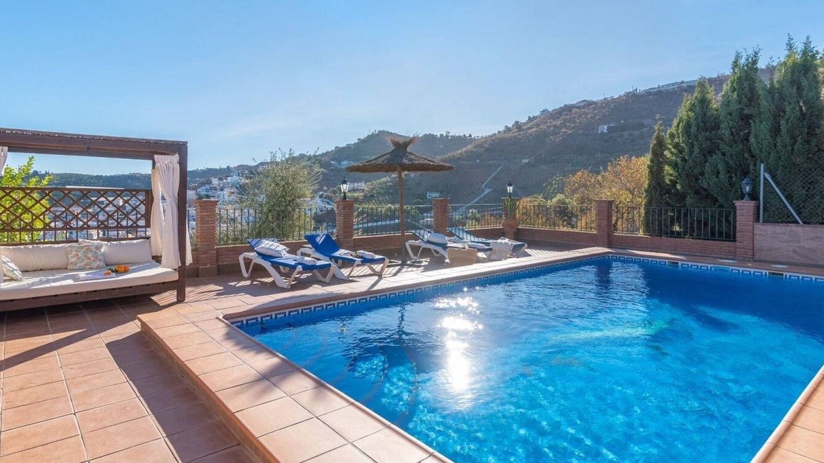 Iznate Villa | Mirador Las Claras Iznate by Ruralidays