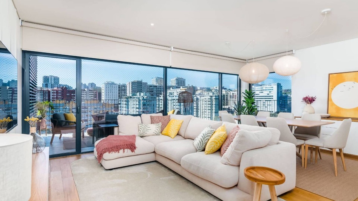 Alges Apartment | Miraflores Modern Apt w/Balcony by LovelyStay