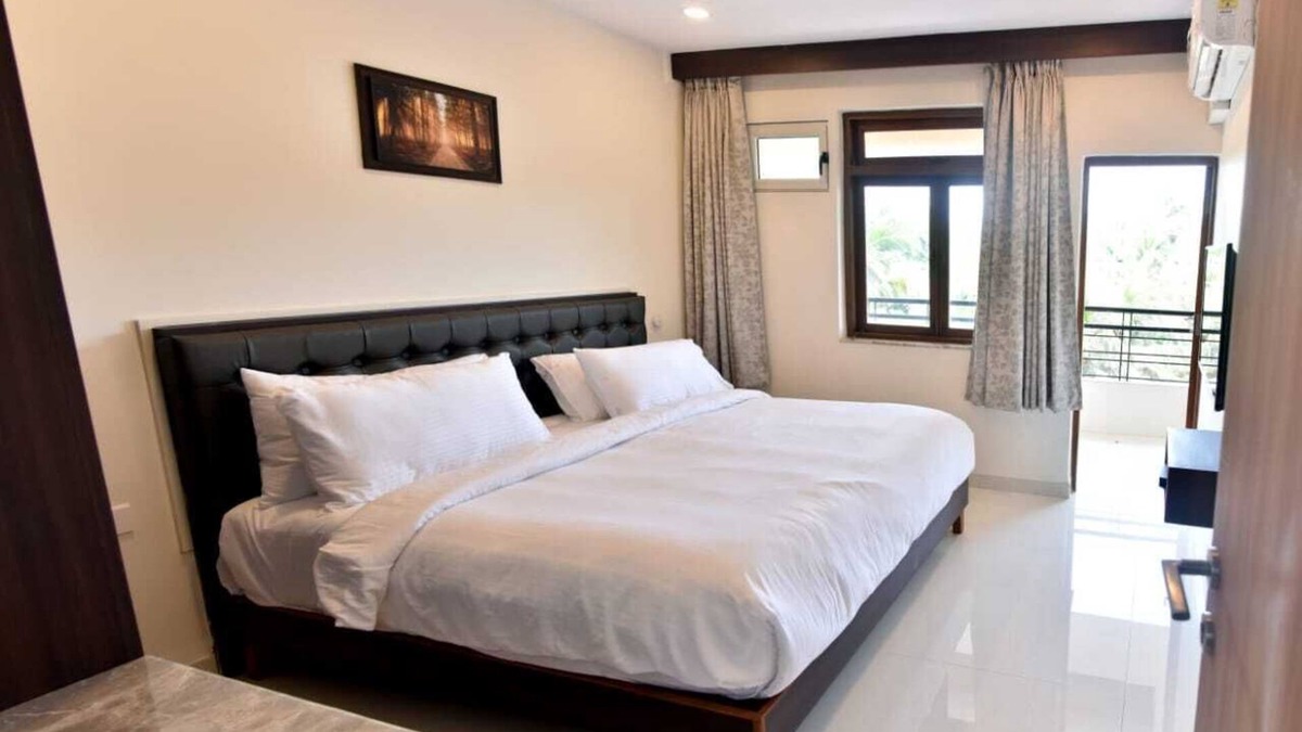 Caranzalem Apartment | Miramar Beach-side 3BHK Fully Furnished Apartment