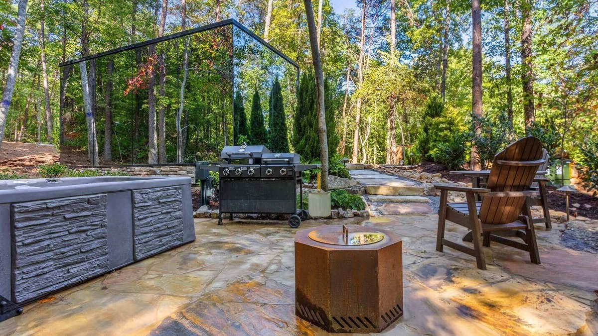 Lupton City Cabin | Mirror Cabin Forest S