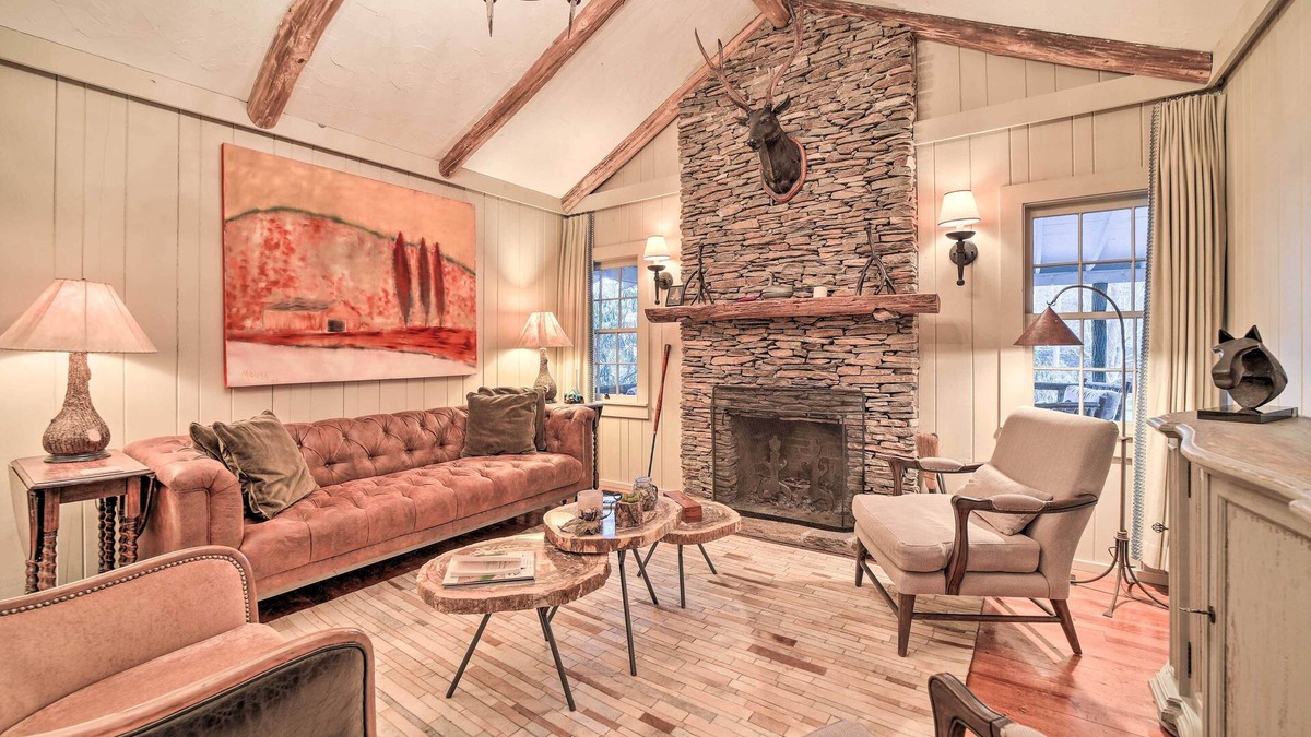 Mirror Lake Cabin | Mirror Lake Cabin ~ 1 Mi to Dtwn Highlands!