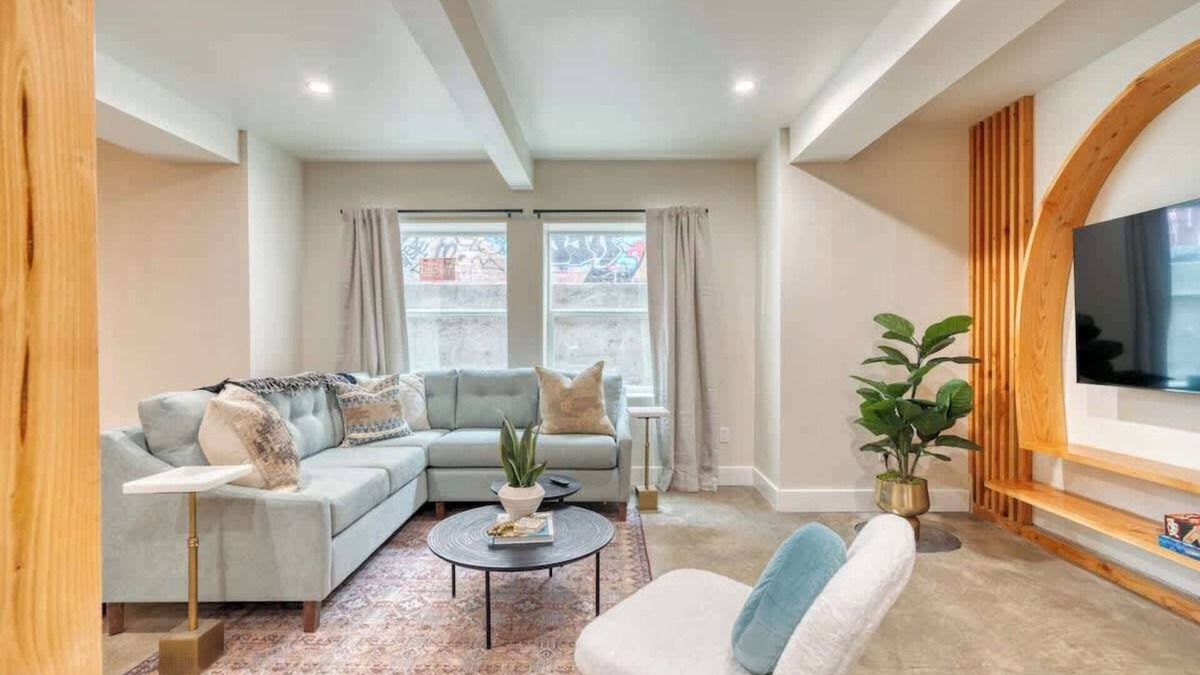 Mississippi District House | Mississippi Ave Compound | 7BR Sleeps 14