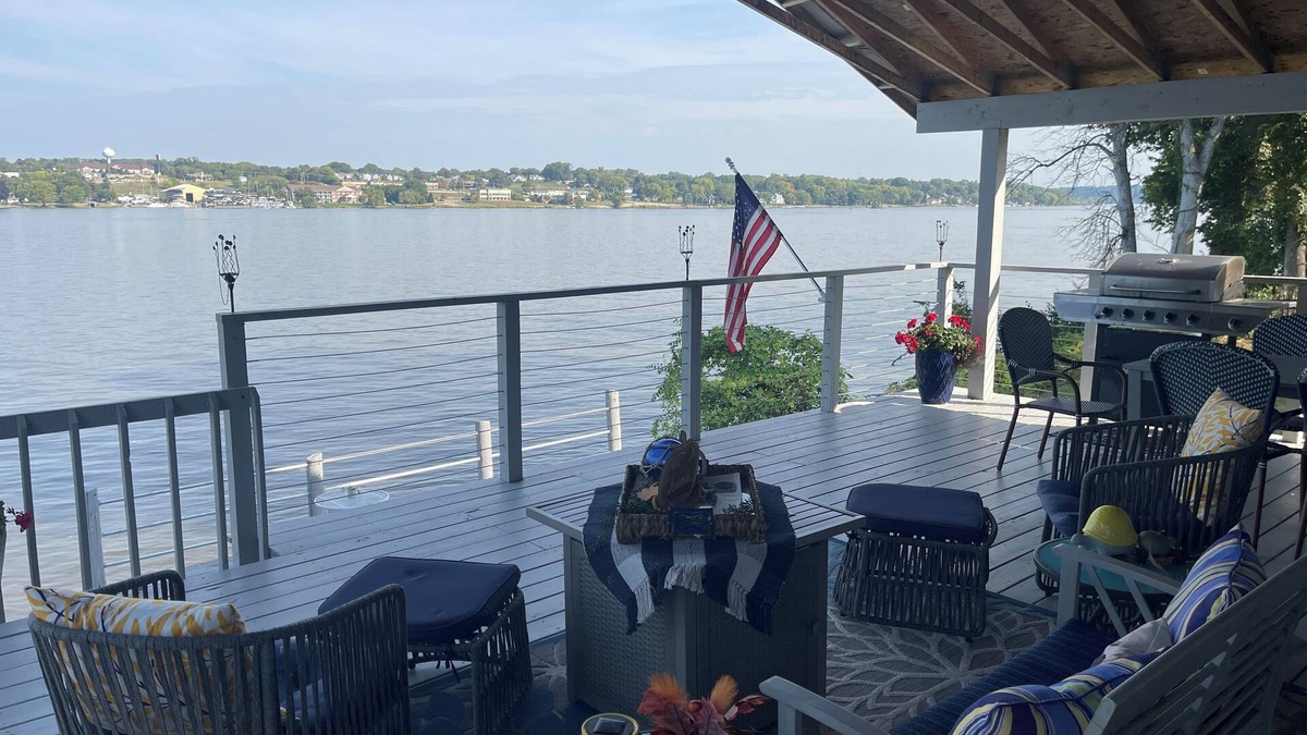 Port Byron House | Mississippi Riverfront Retreat - River's Edge - Quad Cities