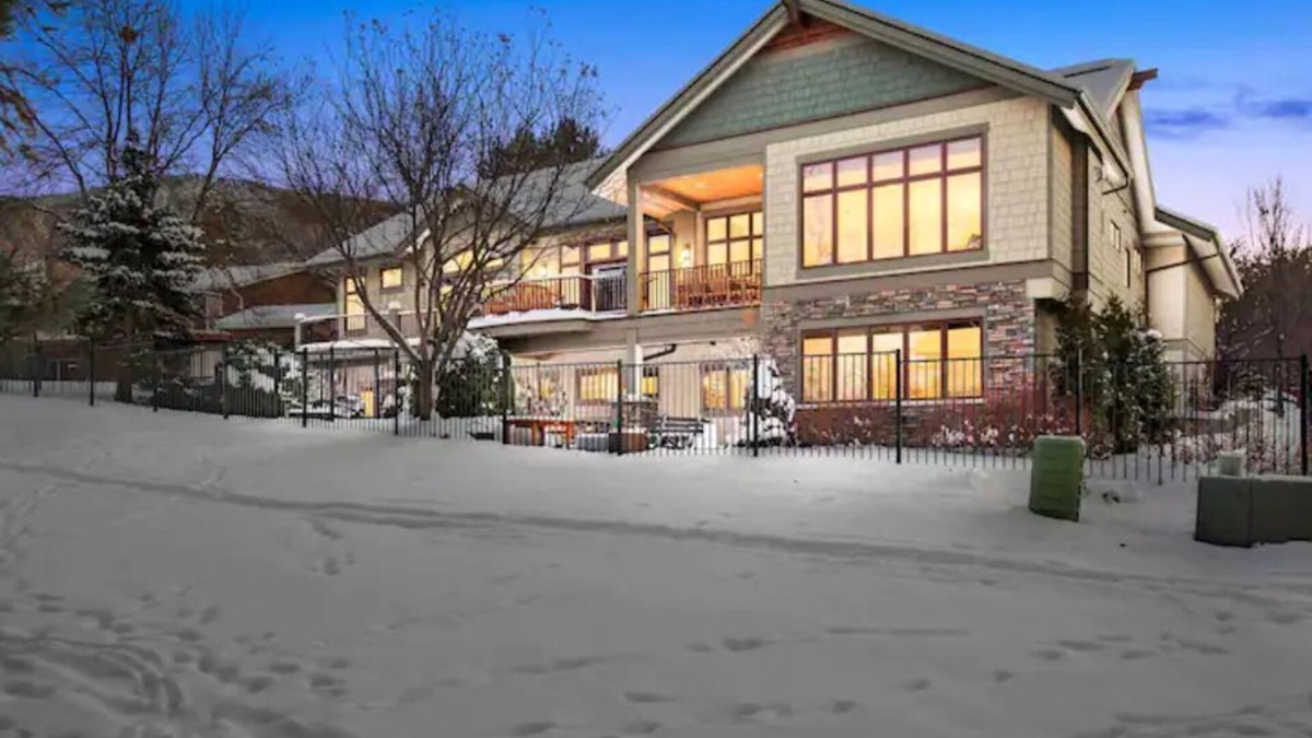 Farviews - Pattee Canyon House | Missoula Family Retreat