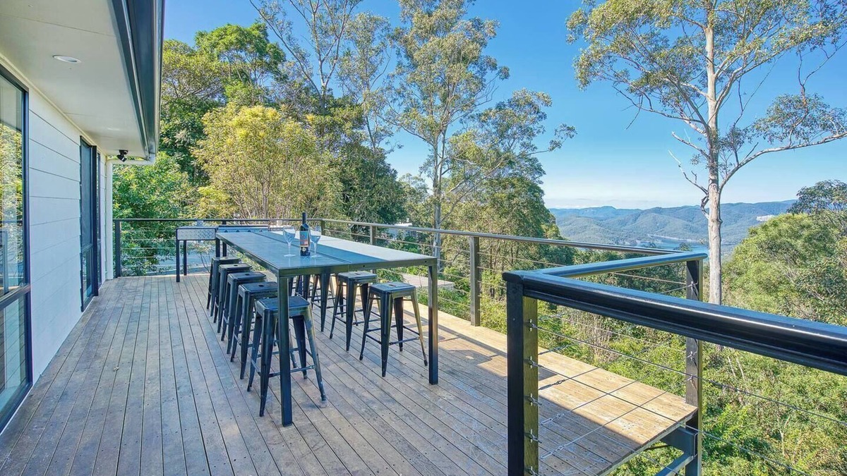 Lower Beechmont Cabin | Misty Mountain View A Tree lined Tropical Oasis