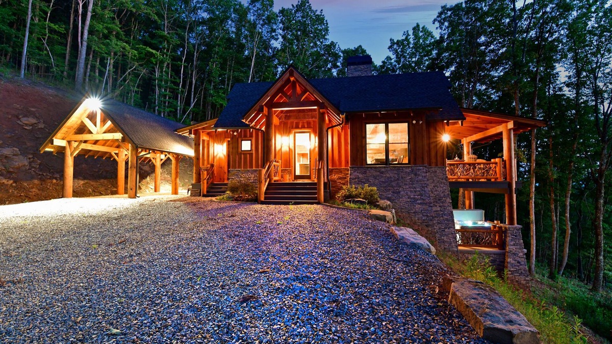Murphy House | Misty Mountain Luxury mountain cabin with breathtaking views, hot tub, & game room!