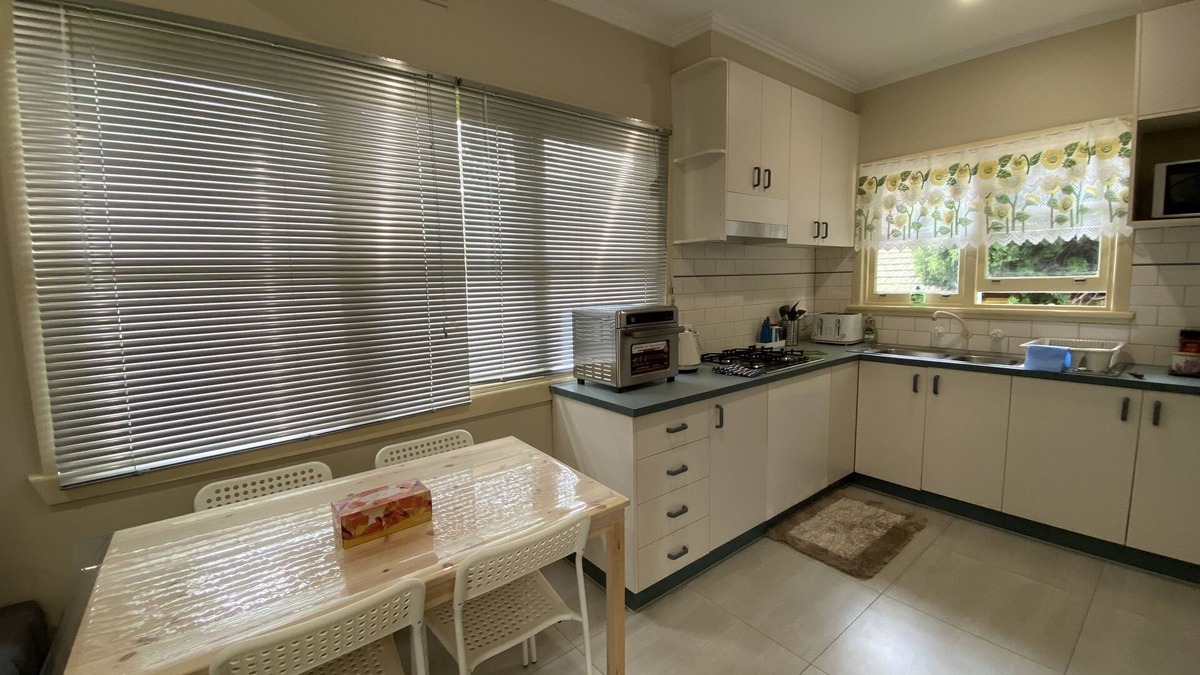 Mitcham House | Mitcham train station 2 bedrooms unit