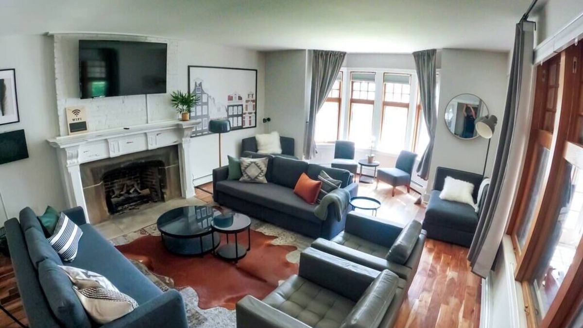 Lower East Side House | MKE Mansion - Both Wings