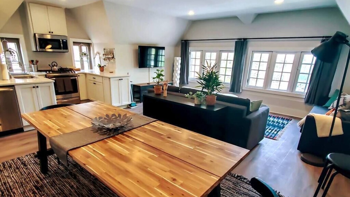 Lower East Side Apartment | MKE Mansion - West Wing Private Home